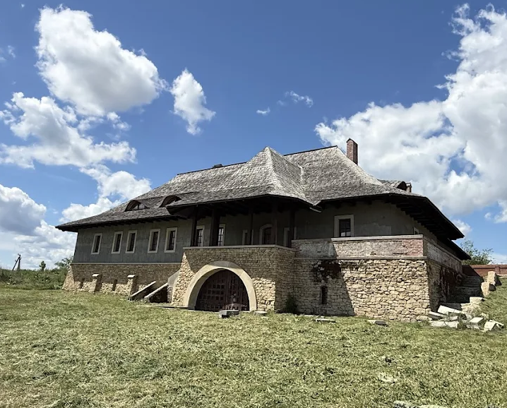 👑 Curtea Domnească Lăpușna
