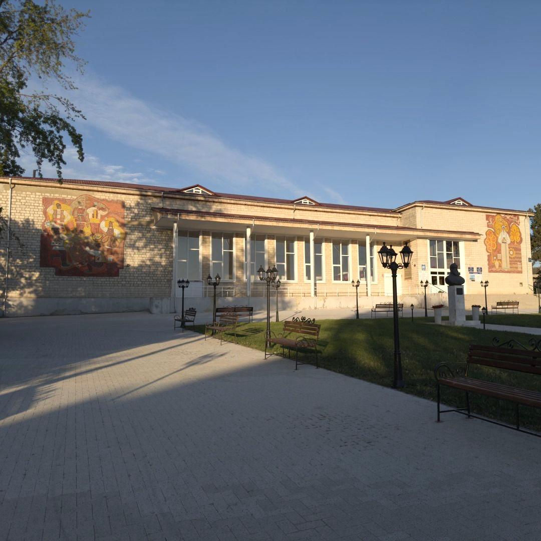 🎨 Centru Cultural Multifuncțional Burebista 📚