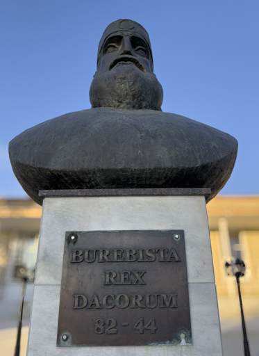 🗿 Bustul lui Burebista